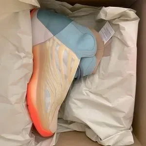 YEEZY QUANTUM “High-Res Coral” Yeezy QNTM Hi-Res Coral - On Feet and Check - 85% ? - YouTube main image 3